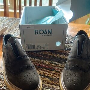 Black Leather Oxford Shoes with Minimalist Design